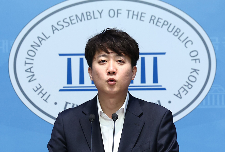 이준석 개혁신당 의원이 기자회견을 하고 있다.